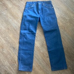 Mens Wrangler bootcut jeans. Size 33 x 32.